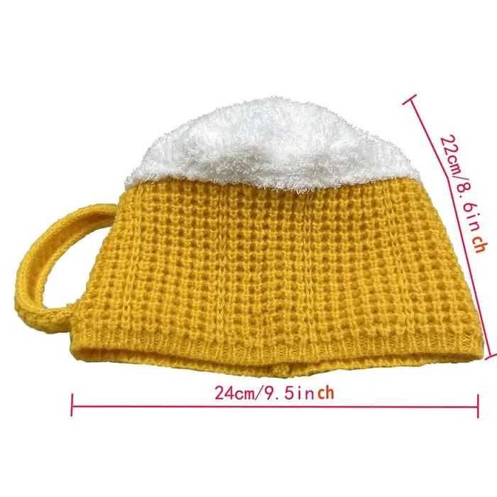 Bonnet en tricot fantaisie en forme de tasse de bière