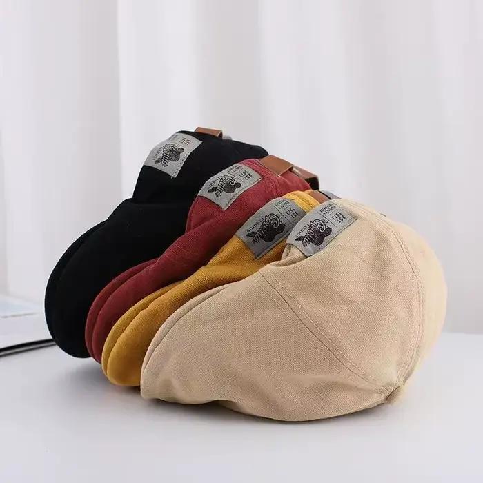 Tendance de rue japonaise : portant des chapeaux en bec de canard pour femmes
