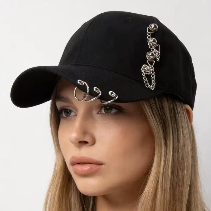 Casquette de baseball noire tendance avec trois anneaux et clous
