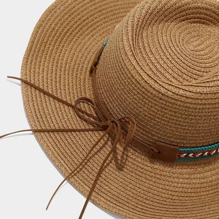Chapeau de soleil en paille style bohème avec décorations coquillages