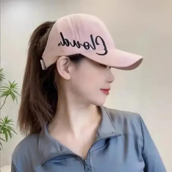 Casquette de baseball pour femmes haute protection solaire à queue de cheval bec de canard respirant résistante à la chaleur ocassions estivales journée ensoleillée