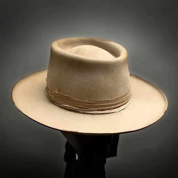 Chapeau en laine à la mode avec bord bouclé et anneau rond