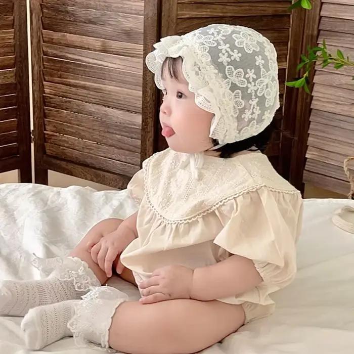 Bonnet de princesse en dentelle à volants pour bébé
