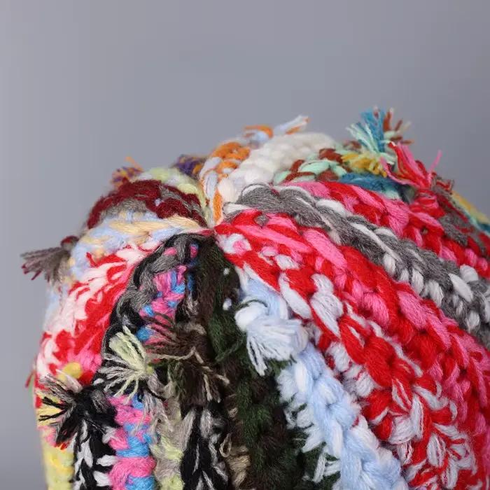 Chapeau en laine tricoté multicolore torsadé pour femme
