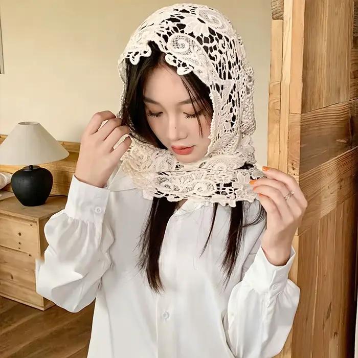 Chapeau en tricot ajouré rétro