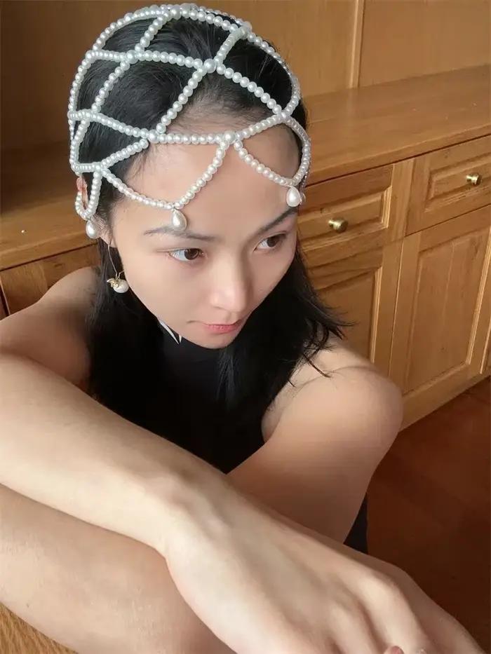 Chapeau tricoté en maille de perles blanches faites à la main pour femmes