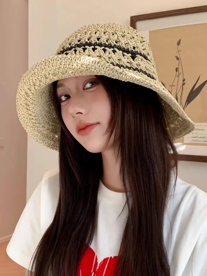Chapeau de paille tricoté ajouré à rayures
