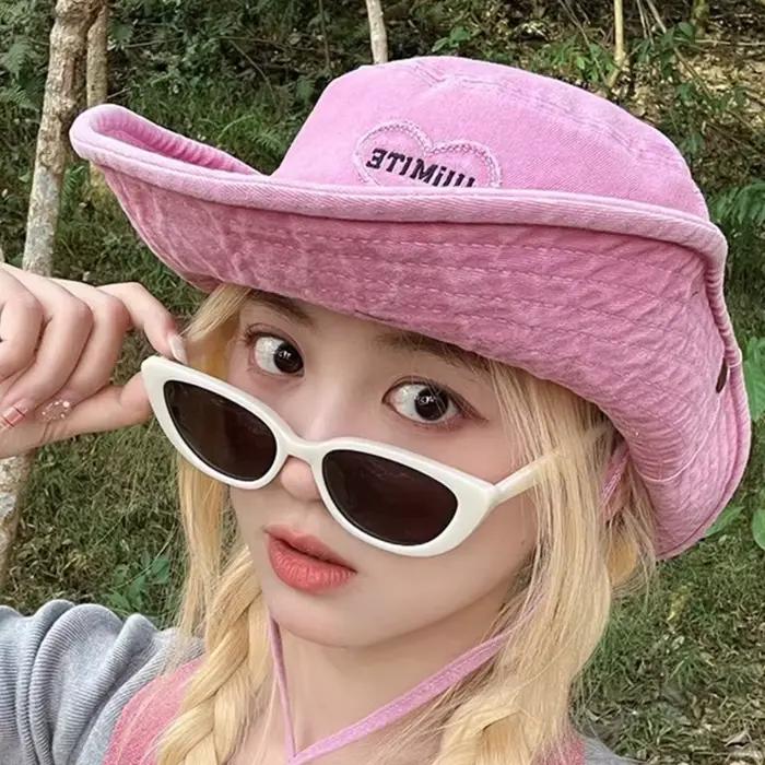 Chapeau de seau d'amour rose doux chapeau de cowgirl rétro japonais protection solaire pour femmes occasions extérieures春夏秋冬季适用阳光保护户外野营女性复古日本牛仔帽爱情玫瑰柔和渔夫帽