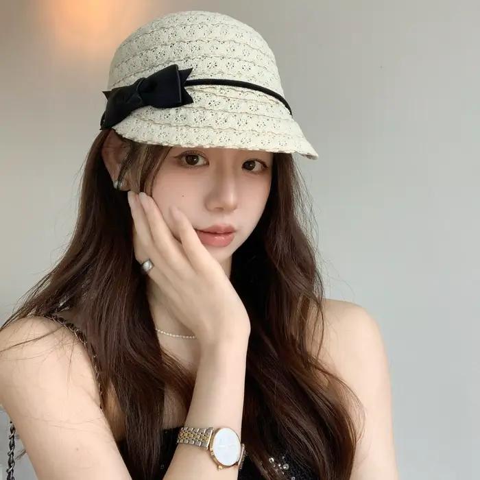 Chapeau Équestre Élégant à Large Bord avec Nœud Tressé