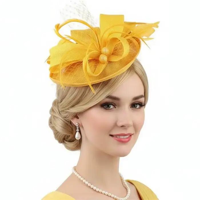 Fascinator élégant pour fête du thé