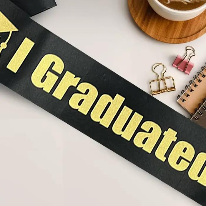 Casquette de célibataire noire avec ceinture en Satin graduée