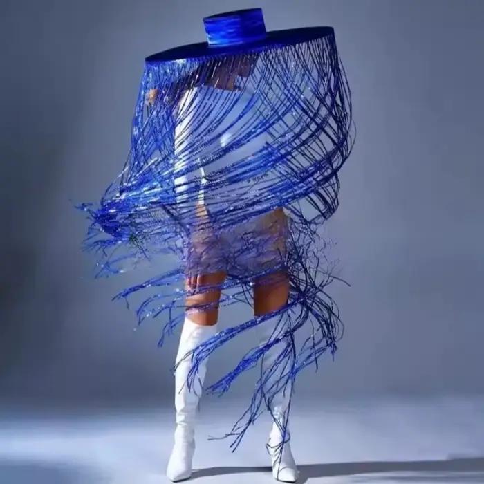 Chapeau à longues franges fluides pour spectacle