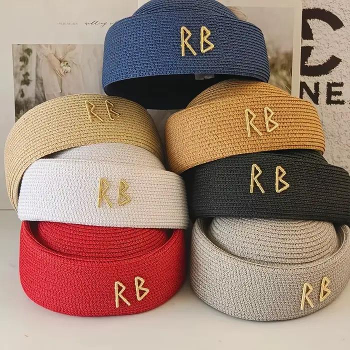 Béret en paille avec lettre RB en métal