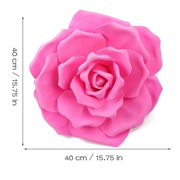 Chapeau fascinateur à fleurs de roses exagérées
