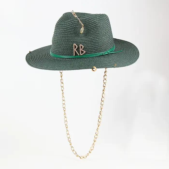 Chapeau de paille en raphia avec lettre creuse