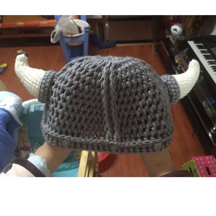 Chapeau crocheté fait main avec cornes Viking pour enfants